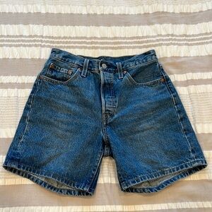 LEVIS mid thigh bermuda 501 denim shorts Size 25